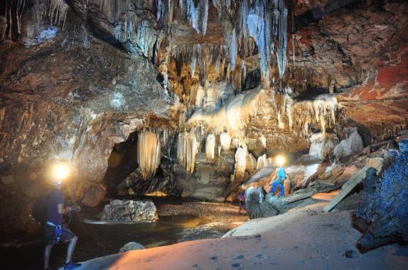 Galeria na caverna de São Mateus, no P. E. de Terra Ronca, região de São Domingos - GO